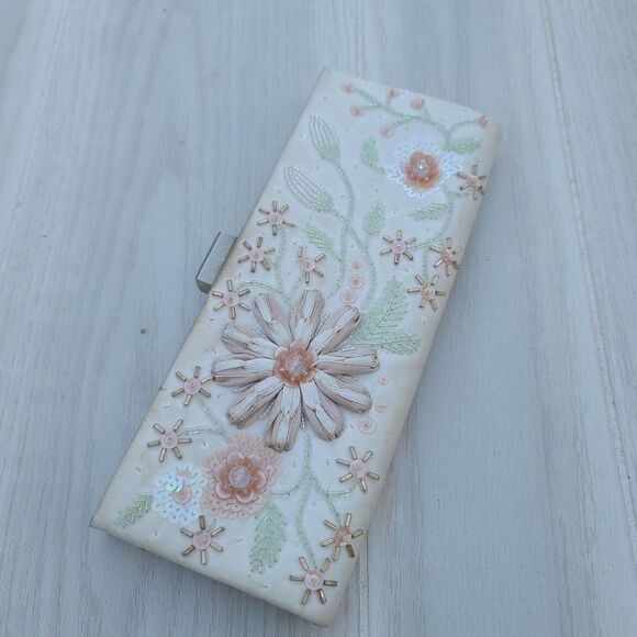 Vintage V2 clasp clutch purse Thin